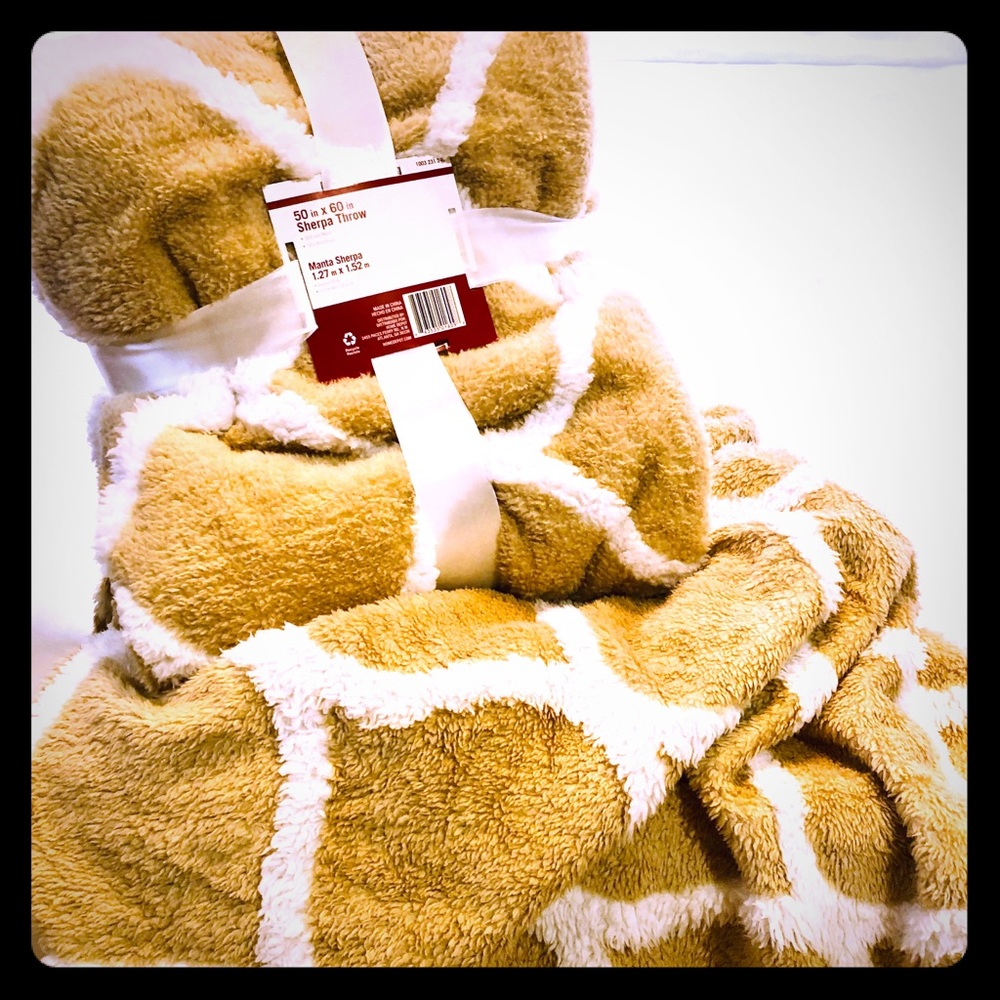 Manta Sherpa Plush Throw